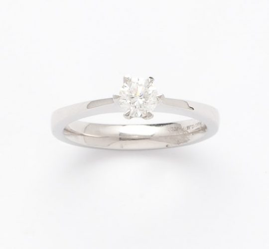 R10268 platinum diamond ring