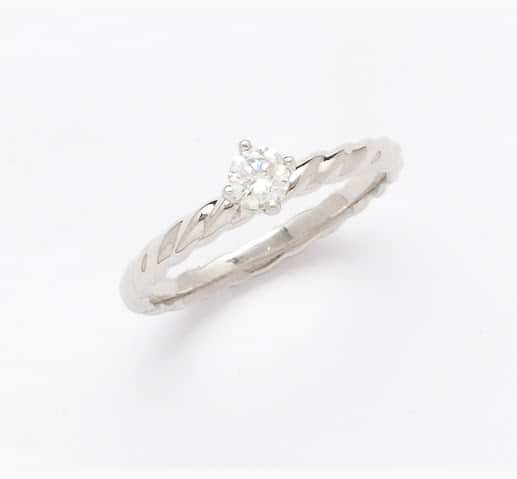 R10269 platinum diamond ring