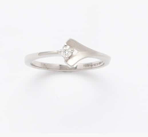 R10272 platinum diamond ring