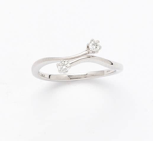 R10351 platinum ring with diamonds