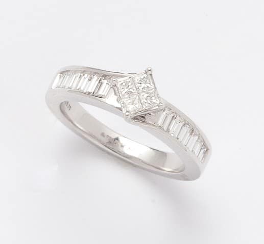 R10203 white gold diamond ring